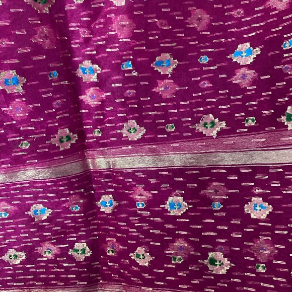 Shocking pink organza dupatta - Picture 4 of 8